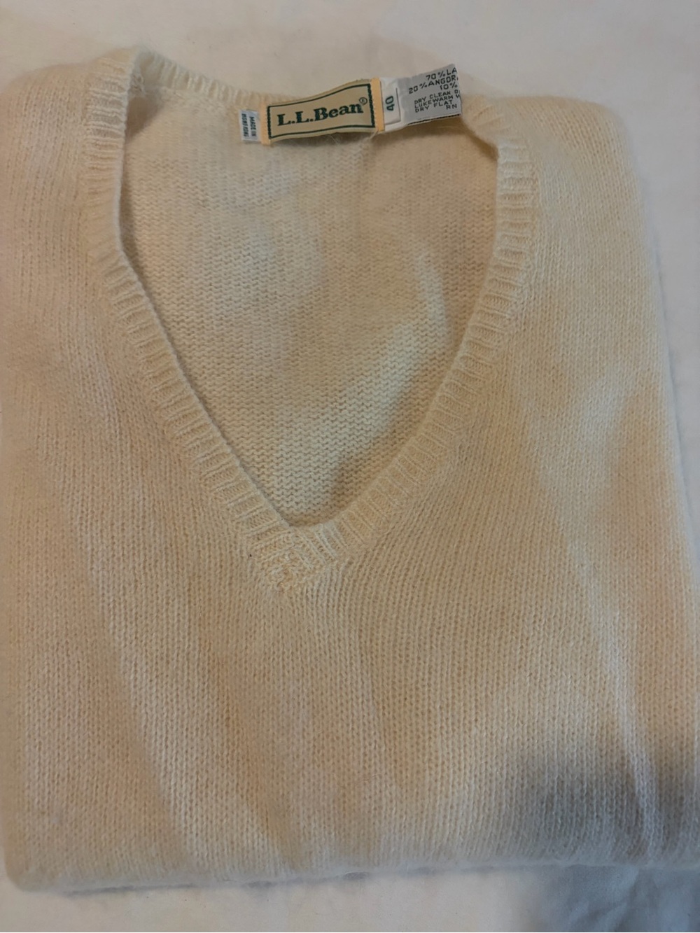 L.L. Bean vintage Men's Cream ribbed V-Neck and him Sweater vest size 40